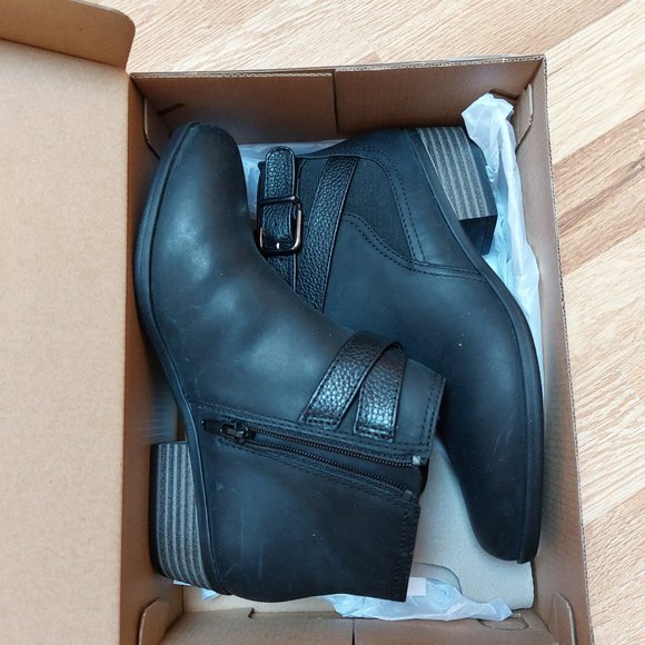 Clarks Addiy HOLLY - Black Leather Bootie- Size 6 - Picture 10 of 10